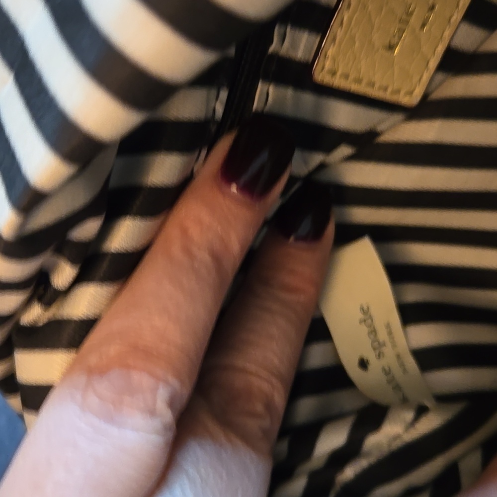 Black and Cream Leather Bag - Picture 16 of 17